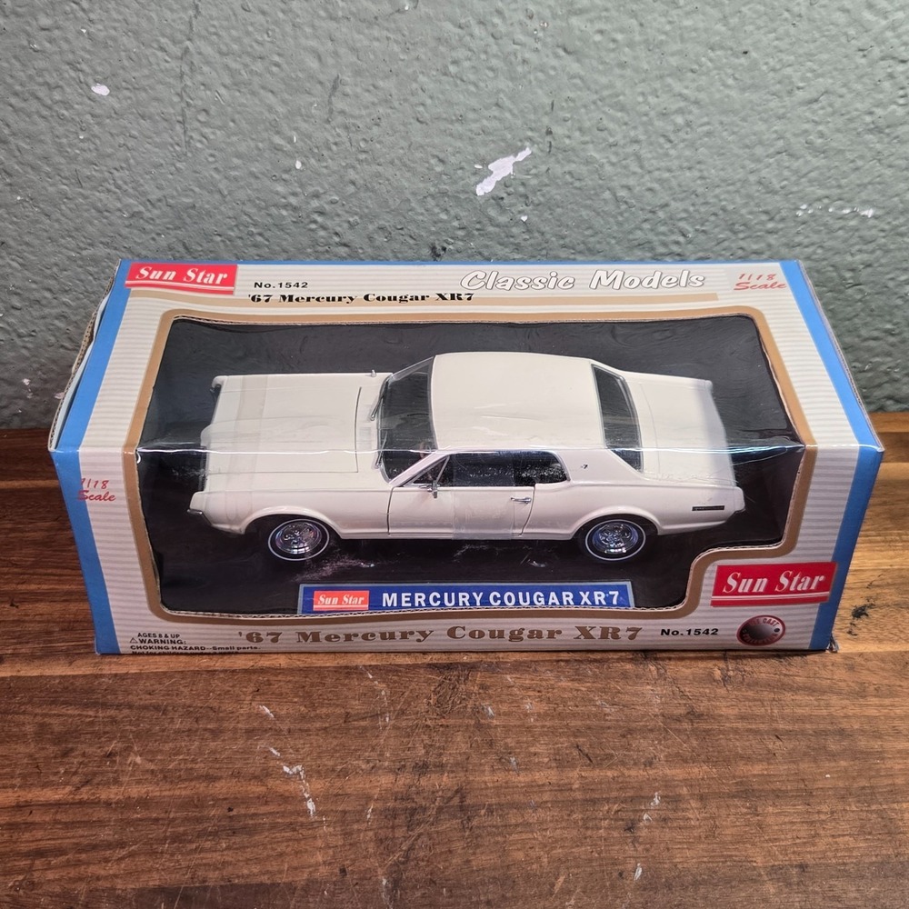 Sun Star Classic Models 1:18 1967 Mercury Cougar XR7 White Diecast